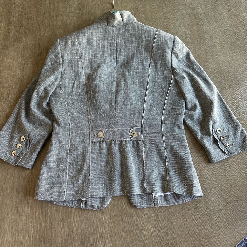 White House Black Market 3/4 sleeve Gray Ruffled Blazer - Picture 5 of 8